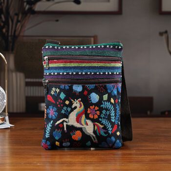 Crossbody-Tasche mit Einhorn, 3 Rei&szlig;verschlussf&auml;cher, verstellbarer Schultergurt (ca. 120 cm), 21x28 cm, Mehrfarbig