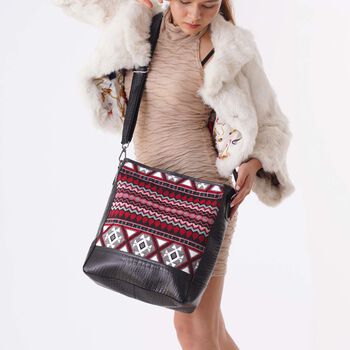 Crossbody Bag mit Krokopr&auml;gung aus echtem Leder und Jacquard mit Laptop-H&uuml;llen, schwarz