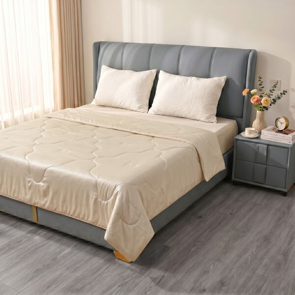 K&uuml;hlende Sommerdecke mit Seidenf&uuml;llung, ca. 110 gsm, Beige