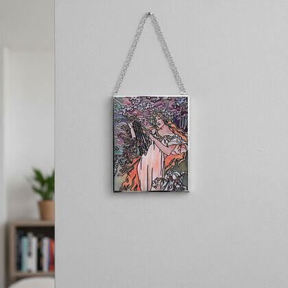 Handbemalter Glas Suncatcaher mit Kette, silberfarbenem Rahmen, Alphonse Mucha Motiv Fr&uuml;hling, 12x15 cm