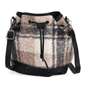 Beuteltasche aus Teddyfell, Karomuster, schwarz
