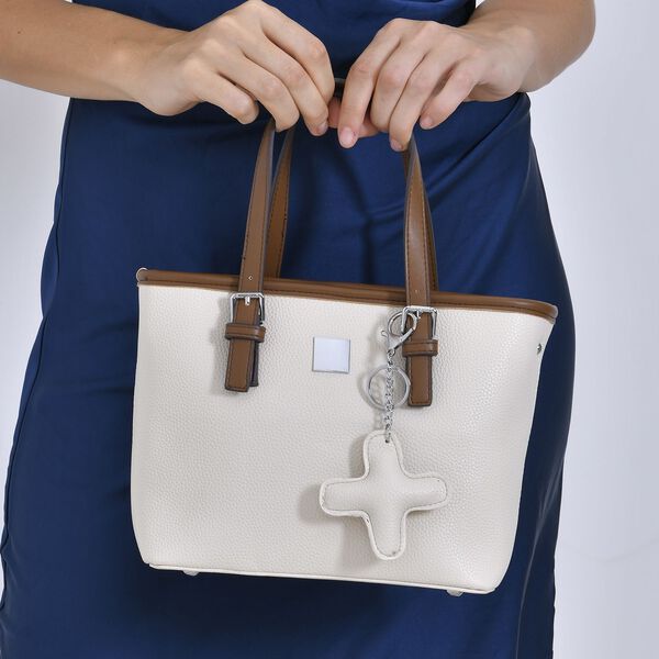 Crossbody Bag mit Designer-Anhänger in Kreuzform, Beige image number 10