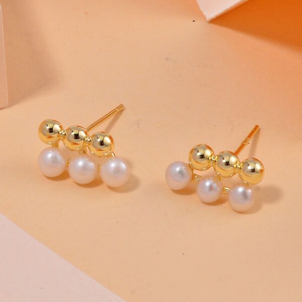 Wei&szlig;e Muschelkernperle Ohrringe - 5 ct. image number 2