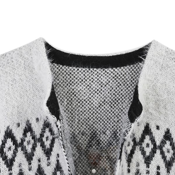 Kuscheliger Winter-Cardigan mit 2 Taschen, Einheitsgr&ouml;&szlig;e, wei&szlig;/schwarz image number 4
