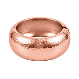 Breiter Armreif mit gehämmerter Textur, Messing, ca. 18 cm, roséfarben 