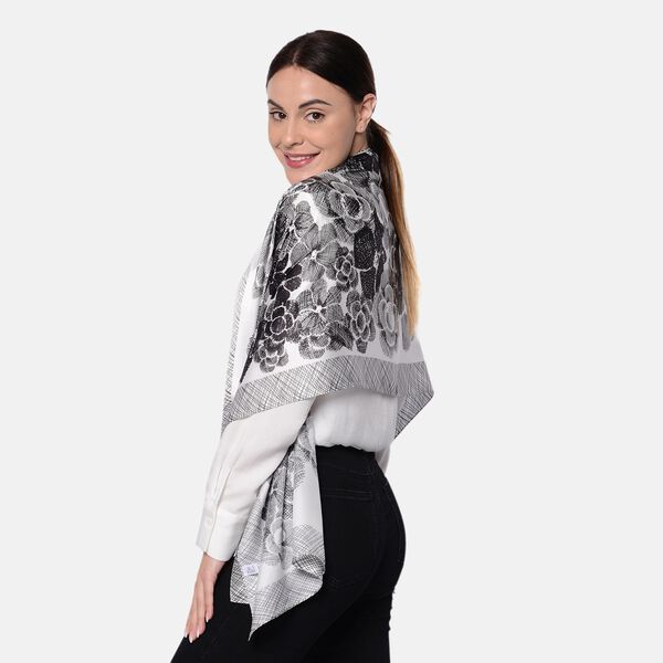 LA MAREY: Bedruckter Schal aus 100% Maulbeerseide, Blumenmuster, inkl. Geschenkbox, Schwarz-Grau  image number 2