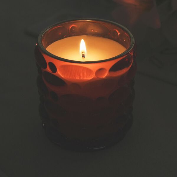 LIVMORE - Duftkerze im strukturierten Glas, Pink Champagner, 48 Std. Brenndauer, Rot image number 0