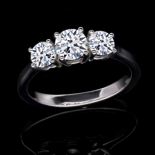 LUXURIANT IGI zertifizierter SI Labor Diamant Trilogie Ring- 1,50 ct. image number 2