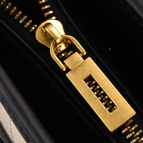 Tragetasche aus echtem Leder mit dekorativer Schnalle und zwei Griffen, 25&times;11&times;32 cm, Wei&szlig; image number 5