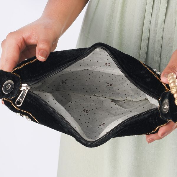 Handgefertigte Gl&uuml;ckskekstasche aus Samtbrokat mit Perlen, schwarz image number 5