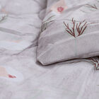SERENITY NIGHT: 3er-Set - Bettdecke und 2 Kissenbezüge, Blumenmuster, Grau und Weiß image number 3