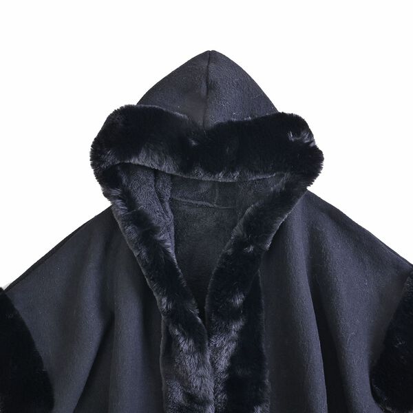Winter- und Herbst-Poncho aus Kunstfell, Achwarz image number 2