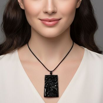 Majest&auml;tischer W&auml;chter - Schwarzer Jadeit-Guan Gong, Halskette Flexibles cm ca. 125.00 ct