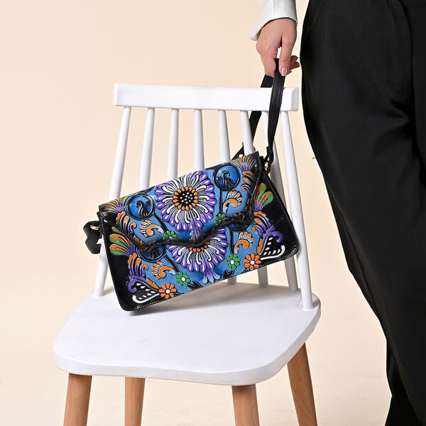 Gepr&auml;gte Leder Crossbody Tasche, 31.9 x 6.35 x 19.4 cm, Schwarz image number 4