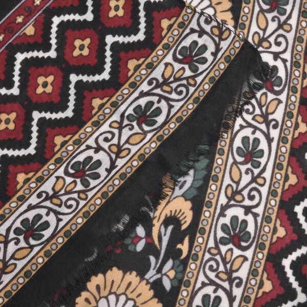 Wolkenweicher Schal mit G&auml;nsebl&uuml;mchen-Druck, Schwarz image number 4