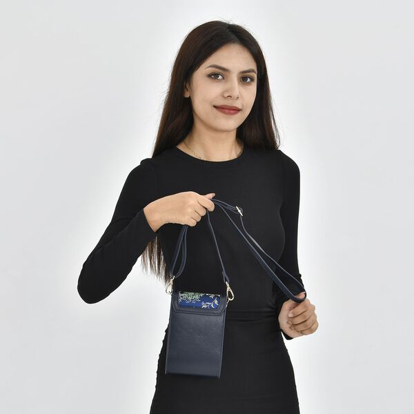 Luxury Edition: Seidenbrokat Handytasche aus echtem Leder und Satin Geschenkbox, RFID, Lila Blumig image number 2