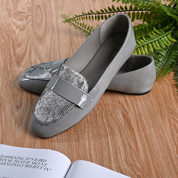 LA MAREY Damen Mokassins, Schlangenmuster, Grau image number 5