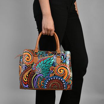 Handbemalte Satchel-Tasche aus 100% Echtleder mit kunstvoller Pr&auml;gung und Mandala-Design, 31x10x23cm, Blau-Tan