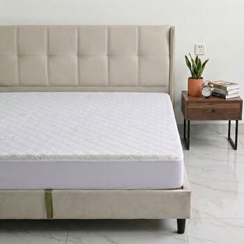 LIVMORE Silberbeschichteter Wasserdichter Matratzenschoner ca. 150 x 200 + 30 cm Wei&szlig;