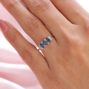 Ozean-gr&uuml;ner Saphir und Diamant-Ring - 1,07 ct.