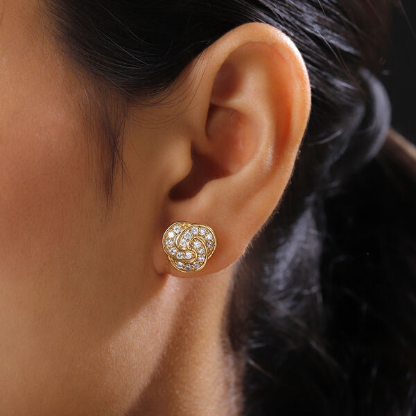 Simulierte Diamant-Knoten-Ohrstecker in Goldton image number 3