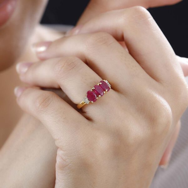 Afrikanischer Rubin (Fissure gef&uuml;llt), Wei&szlig;er Diamant Ring, 925 Silber Gelbgold Vermeil (Gr&ouml;&szlig;e 19.00), ca. 1.91 ct image number 3