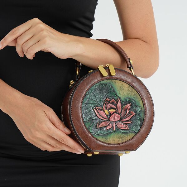 Runde Crossbody-Bag mit Lotus-Prägung, 19x8x18 cm, Braun image number 3
