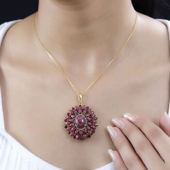 AA Thulit und roter Granat-Anh&auml;nger - 26,96 ct.