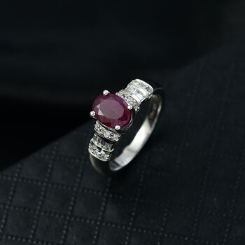 D'Joy afrikanischer Rubin und Zirkon Ring - 2,24 ct.