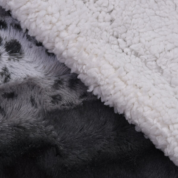 Luxus Kollektion - Superweiche Kunstfelldecke mit Sherpa Futter, 150x200 cm, Grau und Weiß image number 4