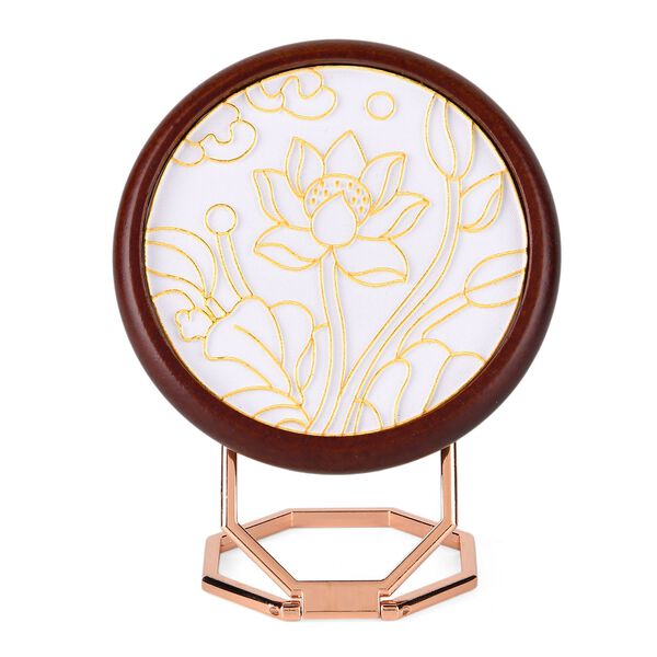 "Golden Lottery Painting frame table disply   Product size: 18.5 * 16 * 5CM Packaging: 1 piece/white box Function: Photo frame, colored sand, water-based eco-friendly adhesive, plastic cup, oil painting scraper"