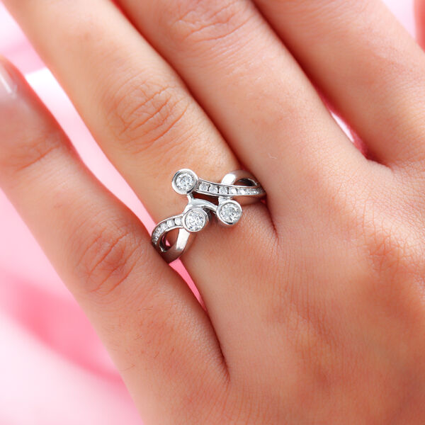 88 Facetten Moissanit Ring 925 Silber platiniert  ca. 0,63 ct