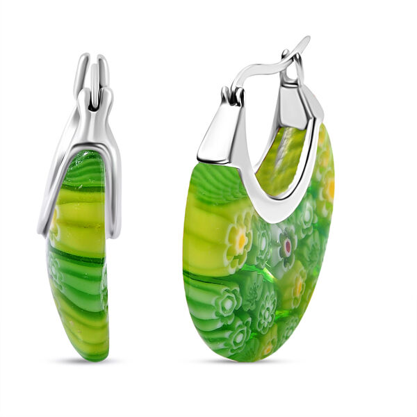 Gr&uuml;ne Huggie-Ohrringe im Murano-Stil image number 9