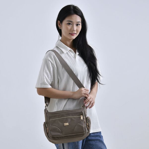 Stylische Umhängetasche mit verstellbarem Gurt und RFID-Schutz, Beige image number 9