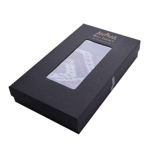 Handgefertigte Tenun-Decke mit Tiermotiv image number 4