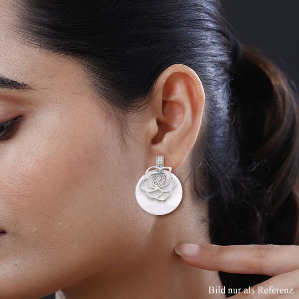 Weiße Muschelkernperle und weiße Kristall-Ohrringe image number 3