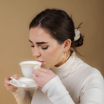 22 teiliges Porzellan Tee Set, 6 Tassen, 6 Teller, 7 L&ouml;ffel, 1 Teekanne, 1 Zucker, 1 Milch