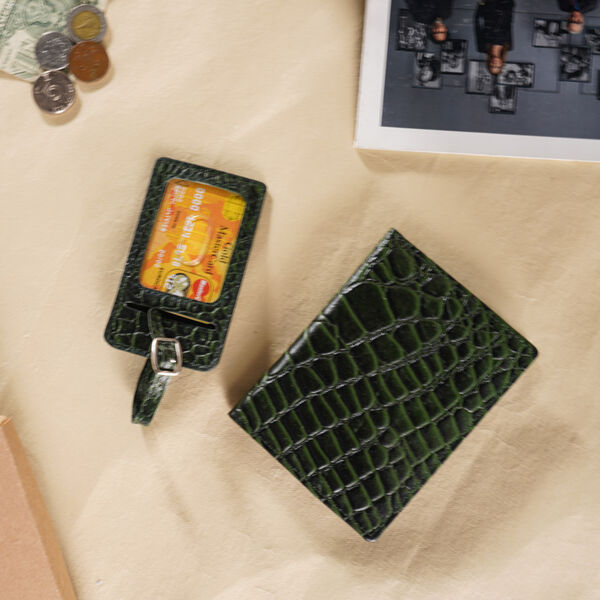 2er Set - Reisepass-Etui aus 100% echtem Leder mit RFID Schutz, mit passendem Kofferanh&auml;nger, Krokopr&auml;gung, Dunkelgr&uuml;n image number 1