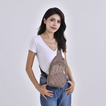 Stepp-Slingtasche mit RFID-Schutz und Kopfh&ouml;rer&ouml;ffnung, Gr&ouml;&szlig;e: 17x7,5x30cm, Braun