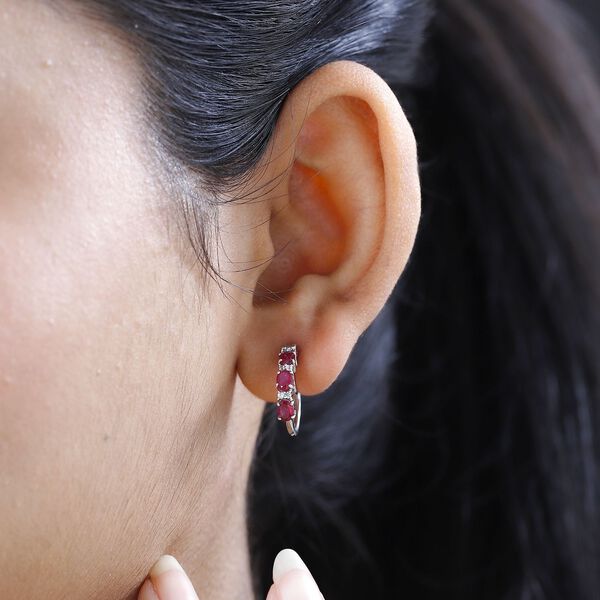 Afrikanischer Rubin (Fissure gefüllt), Weißer Zirkon Ohrringe, 925 Silber platiniert ca. 1.74 ct image number 3