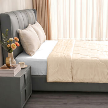 SERENITY NIGHT Seiden Steppdecke, k&uuml;hlender Stoff, 135x200cm, Beige