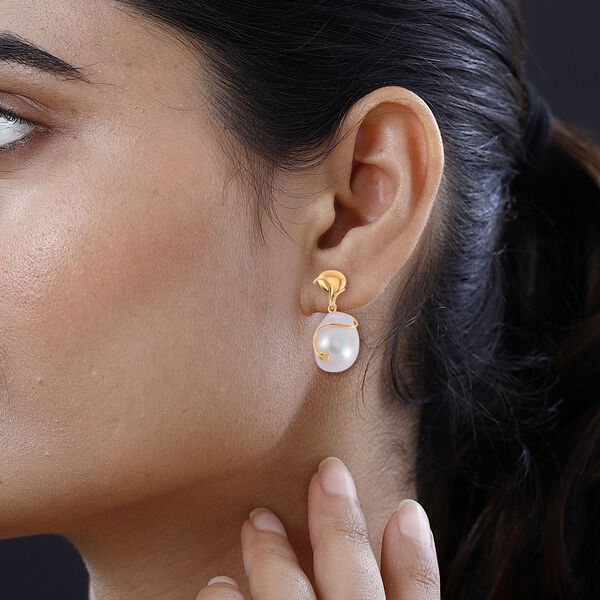 13-16 mm wei&szlig;e Barockperlen-Ohrringe image number 3