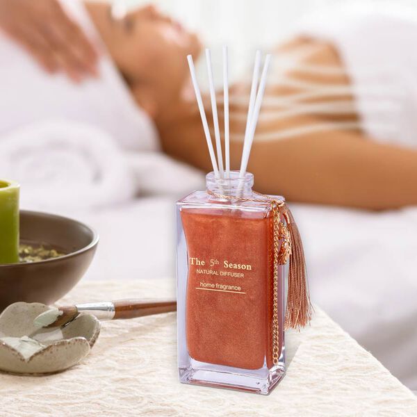 The 5th Season - 150ml Reed Diffuser Lufterfrischer in Geschenkbox mit Kunstblumen - Gold (Englische Birne und Freesie Duft) image number 2