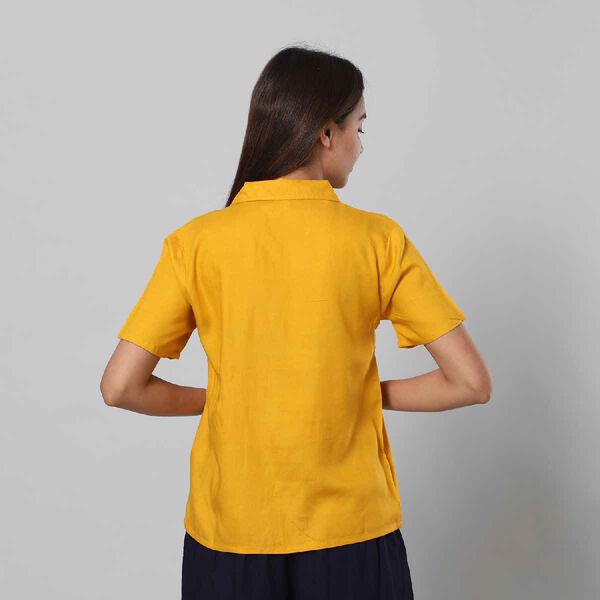 Einfarbiges Kurzarm-Top mit Knopfleiste, M, Gelb image number 3