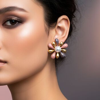 Emaille-Ohrringe im floralen Design