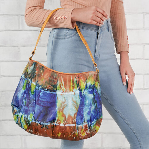 SUKRITI: Handbemalte Hobo-Tasche aus 100% Leder, Tie-Dye Druck, Blau-Orange-Braun  image number 1