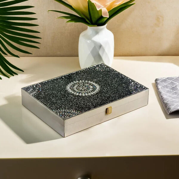 Schmuckbox bestickt mit Perlen und Pailletten, Schwarz image number 12