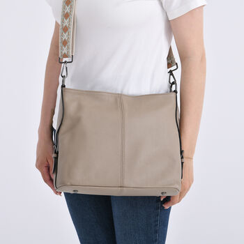 Echtleder-Crossbody-Tasche aus gepr&auml;gtem Leder, verstellbarer Schulterriemen (ca. 120 cm), 32x12x25 cm, Hellbraun