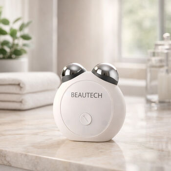 BEAUTECH EMS Mini-Gesichtsmassageger&auml;t in B&auml;renform, 2,7x4,7x1,7cm, Wei&szlig;