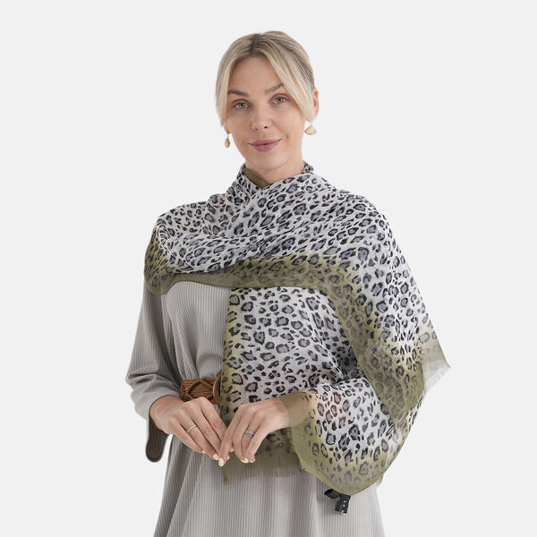 LA MAREY Signature Set mit Seidenschal und Seidentropfen-Ohrringen, 100% Maulbeerseide, 65 x 170 cm, Grau Wei&szlig; mit Olivgr&uuml;n image number 3